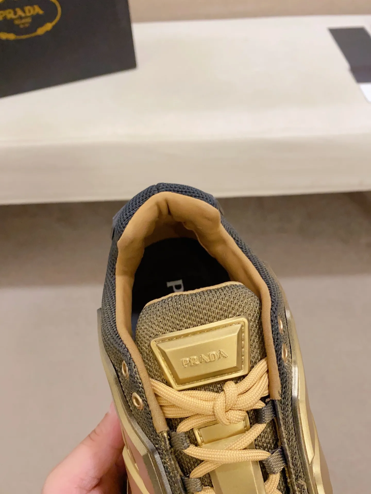 Factory price 600 men's shoes 💰 ✔️✔️✔️High version High quality new PRADA (Prada) counters are on the market simultaneously, new men's shoes, 😘fabrics are selected from first-layer cowhide. Lining: imported elastic mesh➕cowhide lining. 👍🏿High-end☄️Open-molded non-slip rubber outsole, exquisite lines, simple and elegant, comfortable and high-end for leisure travel. Number of yards: 38 to 44.